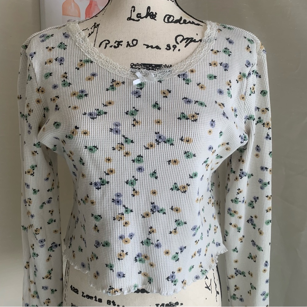 ♡ SOLD!! Polly & Esther Long Sleeve Flower Pattern | Size XL - Picture 2 of 6